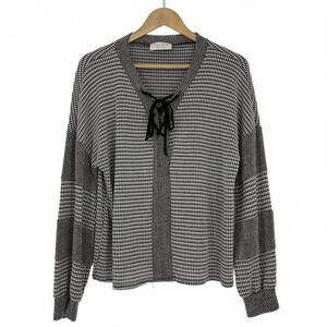 Sugarfox Women's Black and White Patterned Oversized Top